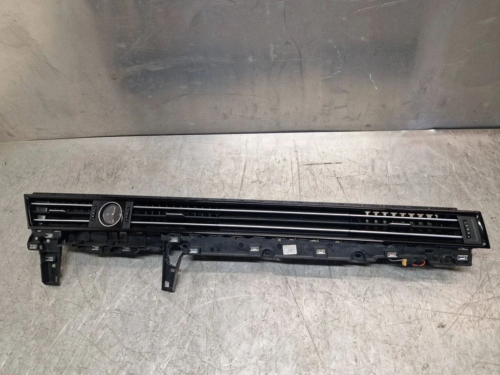 Dash center air vent grill – Volkswagen Passat B7 USA (2012-2019)
