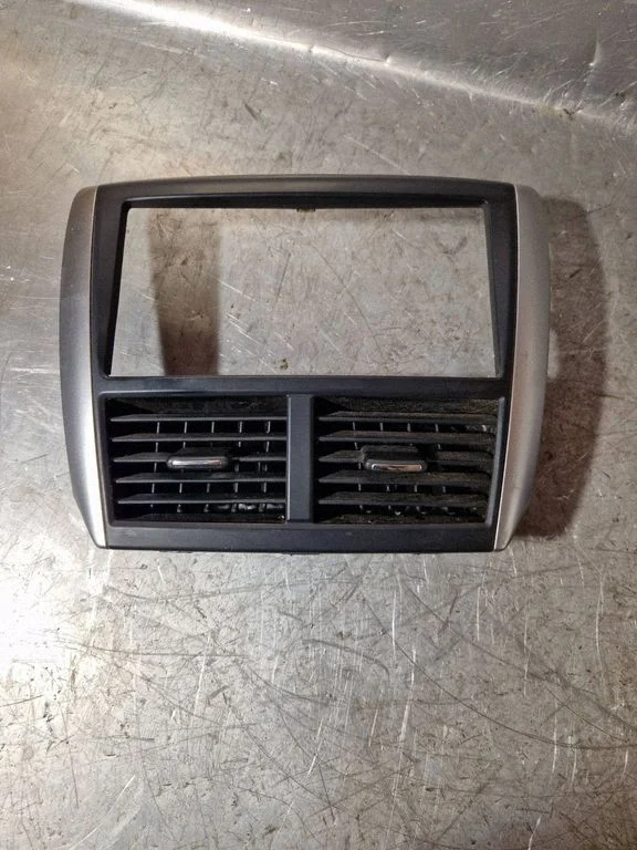 Dash center air vent grill 66110FG020