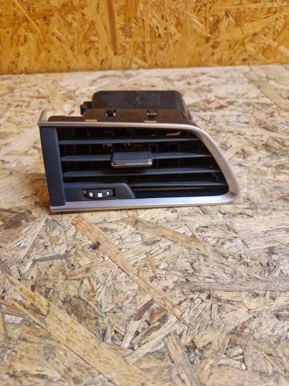 Dashboard side air vent grill/cover trim 9686457377