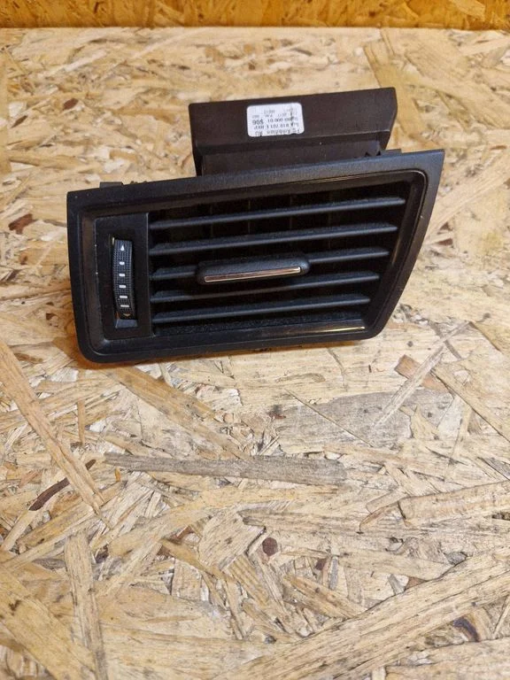 Dashboard side air vent grill/cover trim 5JA819701