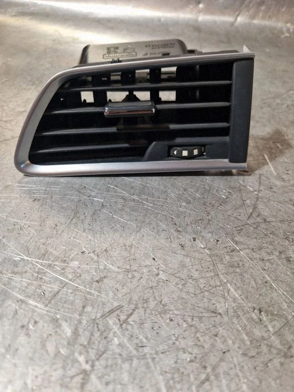 Dashboard side air vent grill/cover trim 9686445377