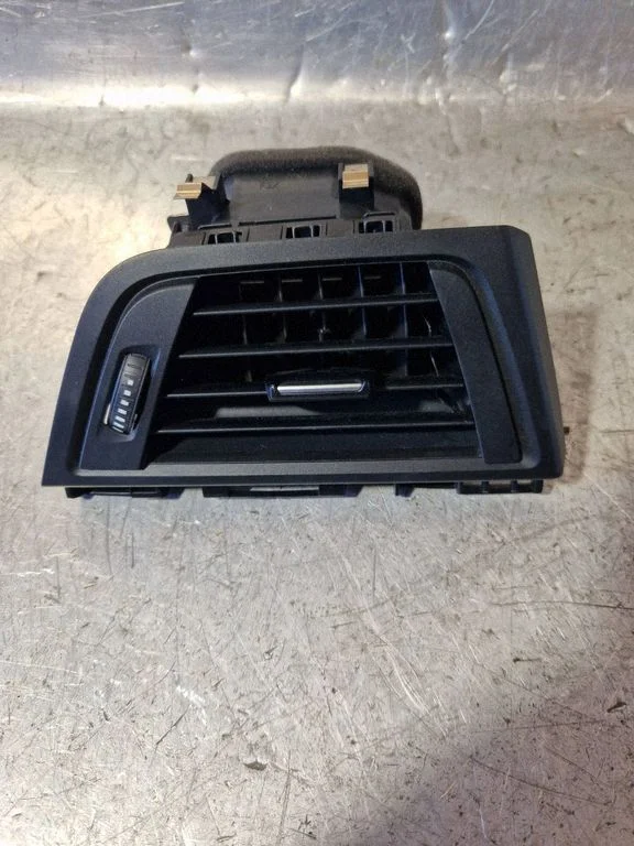 Dashboard side air vent grill/cover trim – BMW 3 Series F30 F35 F31 (2012-2018)