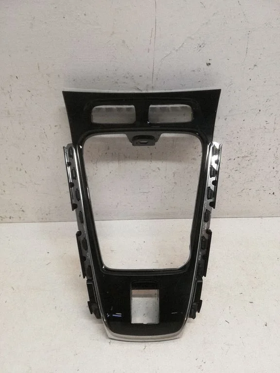 Pārnesumu pārslēga sviras apdare (plastmasas) YP00055677