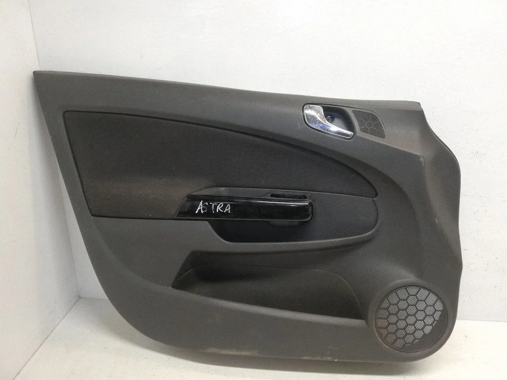 Front door card panel trim – Opel Astra H (2004-2012)