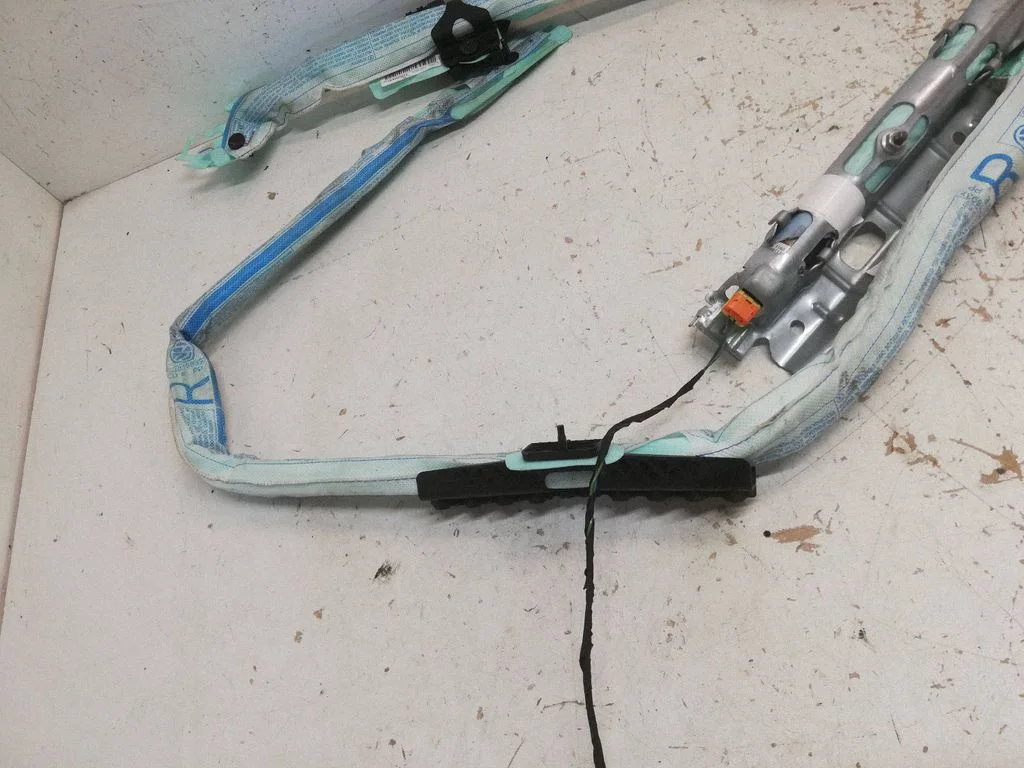 Roof airbag – Volkswagen Touran II (2010-2016)