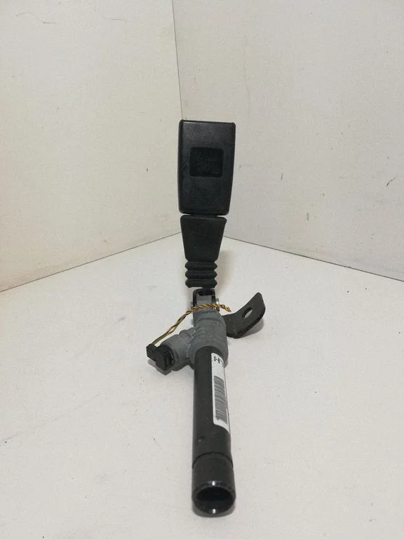 Rear seatbelt buckle 607674200D