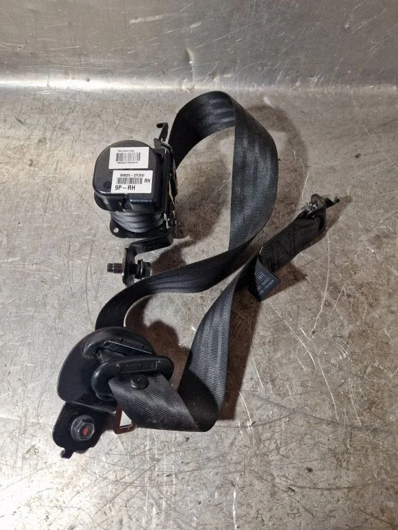 Rear seatbelt 898202Y200