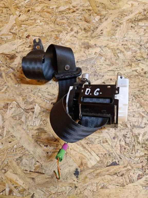 Rear seatbelt 34024991D