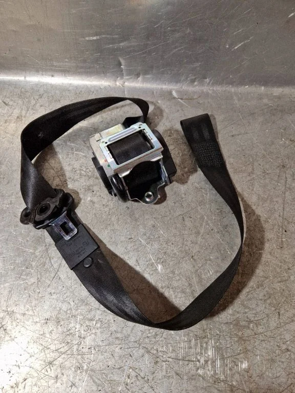 Front seatbelt – Audi A3 S3 8P (2003-2012)
