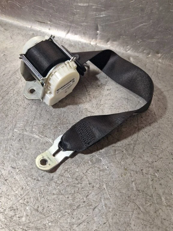 Rear seatbelt – BMW 6 Series F12 F13 (2010-2018)