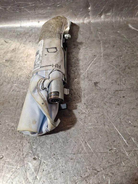 Seat airbag 5C0880242B