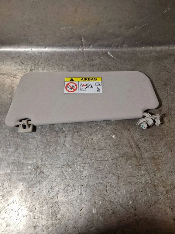 Sun visor – right