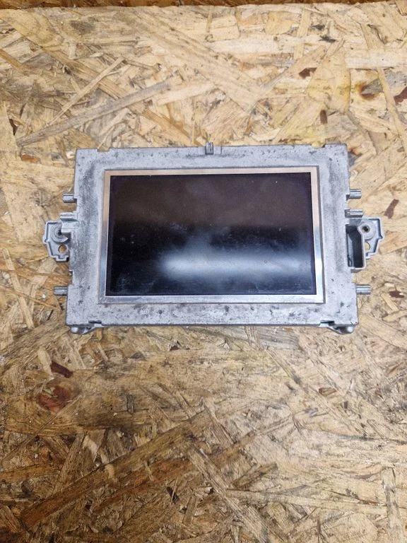 Screen/display/small screen – Mercedes-Benz E-Class W212 (2009-2016)