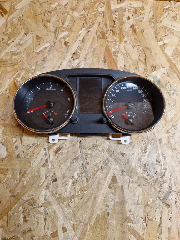 Speedometer (instrument cluster) – Nissan Qashqai (2010-2014)