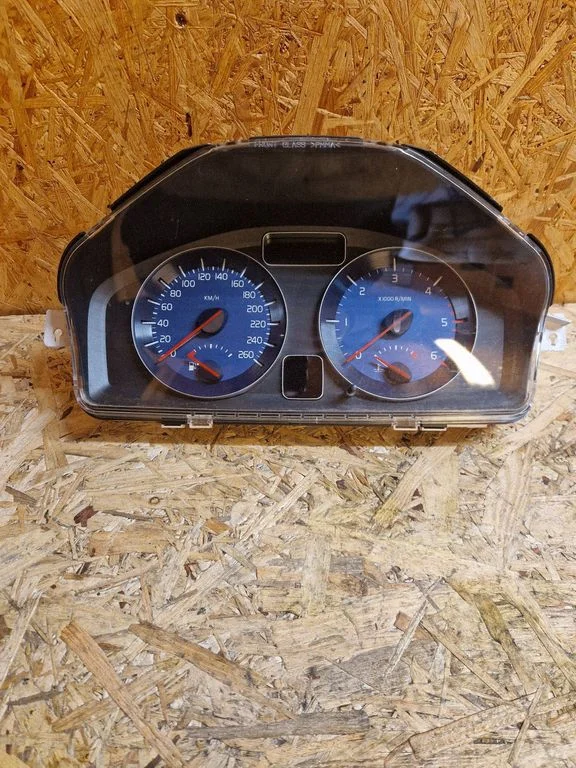 Spidometrs (instrumentu panelis) – Volvo C30 (2007-2010)