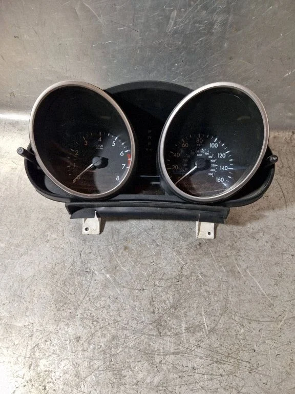 Speedometer (instrument cluster) BBM655430