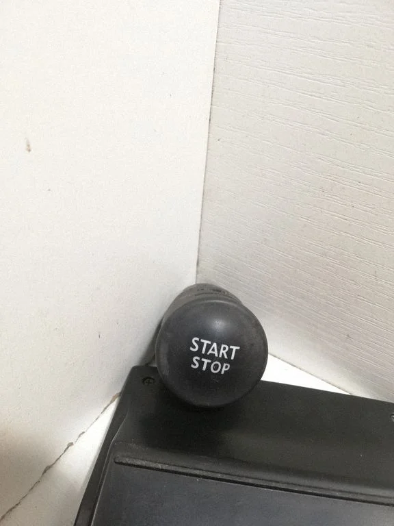 Przycisk start/stop silnika – Renault Megane III (2009-2016)