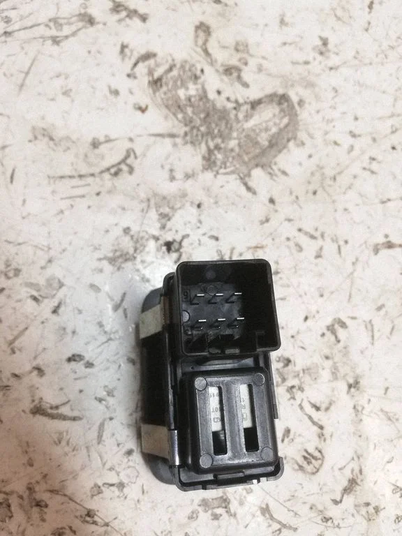Electric window control switch – Jeep Grand Cherokee (2010-2021)