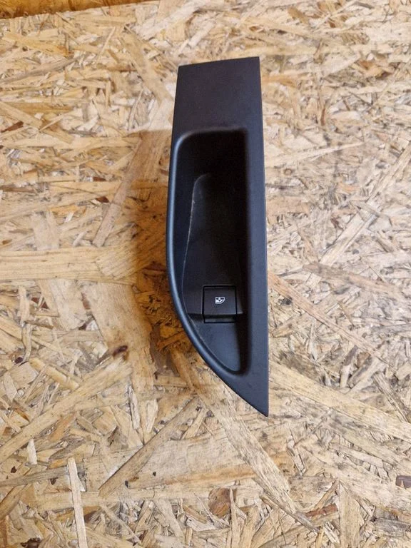 Electric window control switch – Opel Astra J (2010-2015)