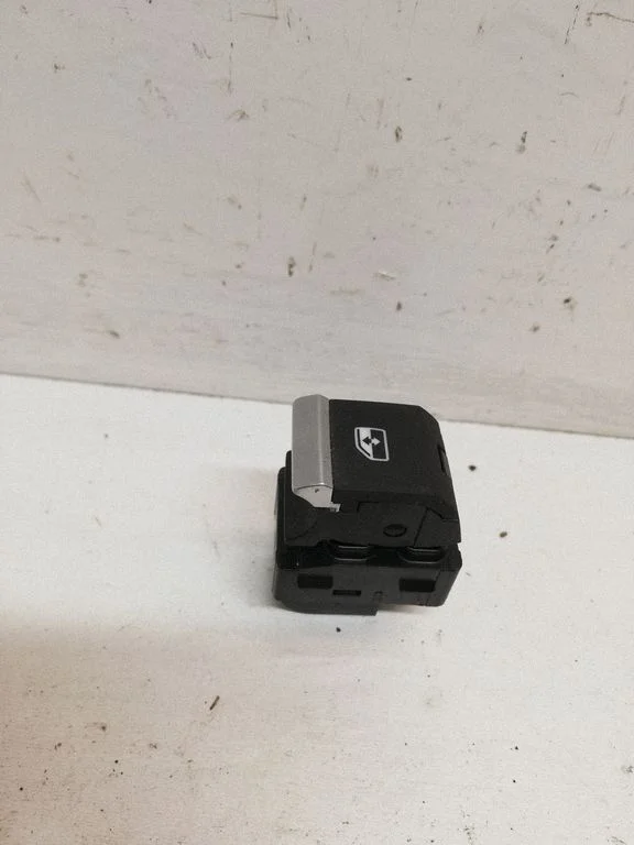 Electric window control switch – Audi A4 Allroad B8 (2008-2016)