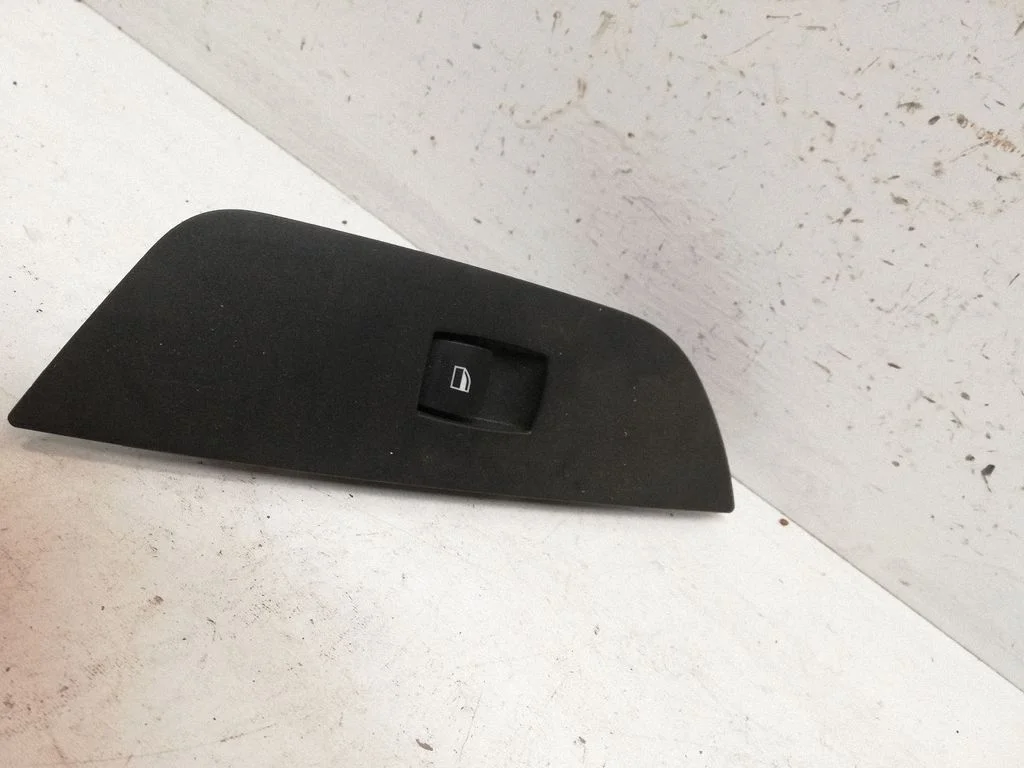Electric window control switch – BMW 1 Series E82 E88 (2007-2014)