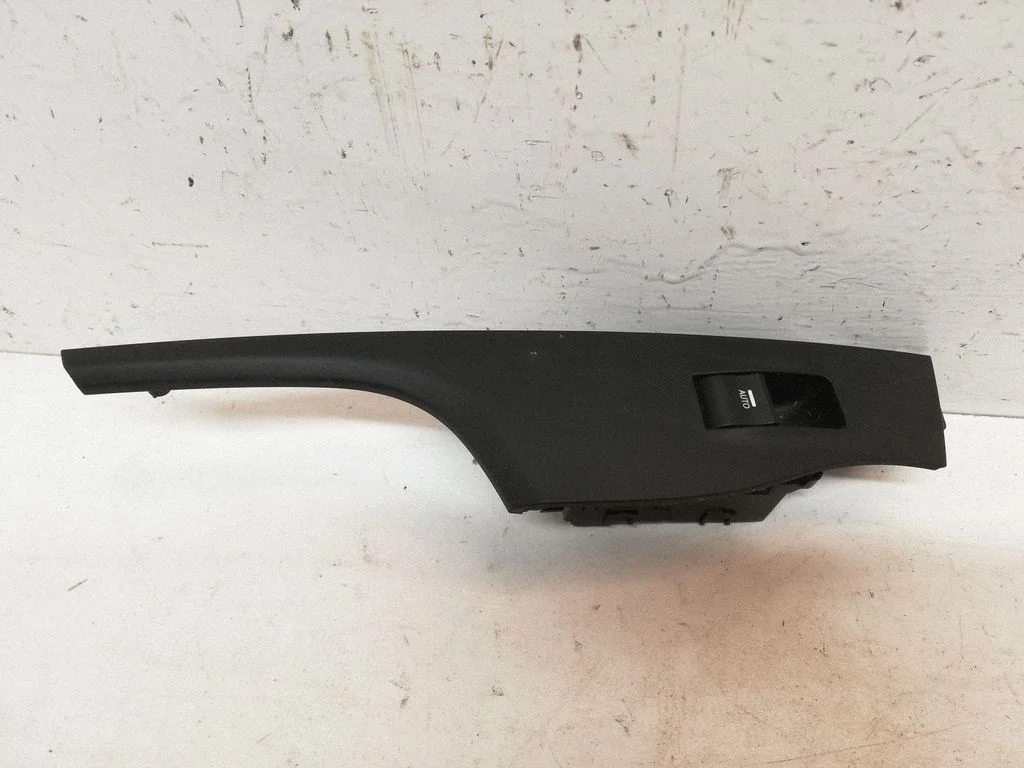 Electric window control switch 935803Z000
