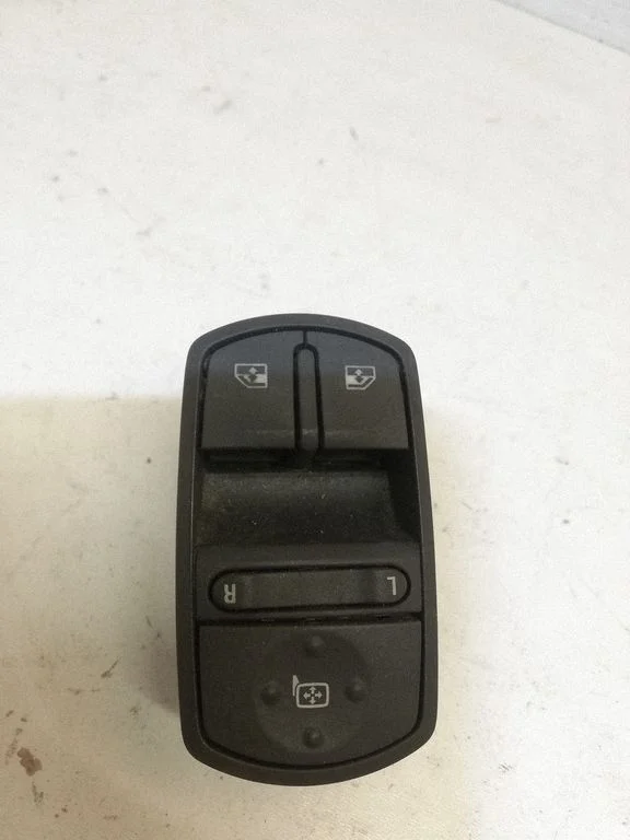 Electric window control switch – Opel Astra H (2004-2012)