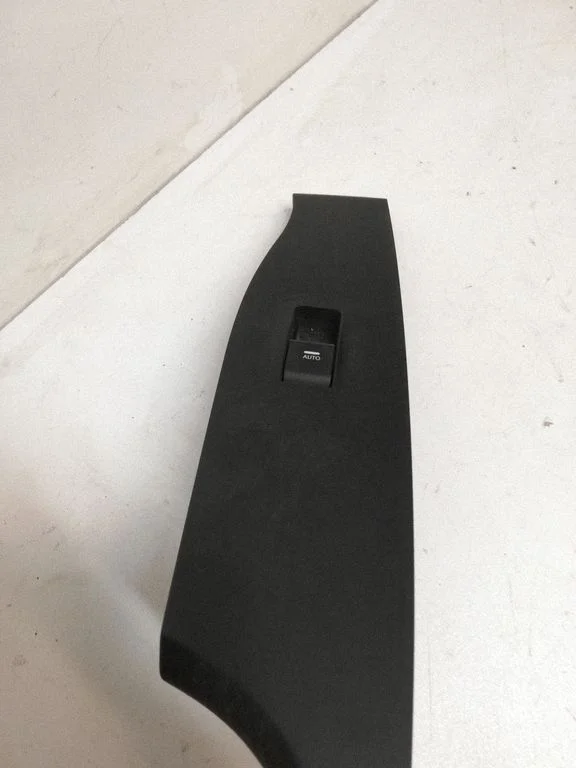 Electric window control switch 935753Z000
