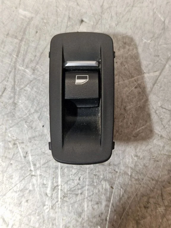 Electric window control switch 7226273