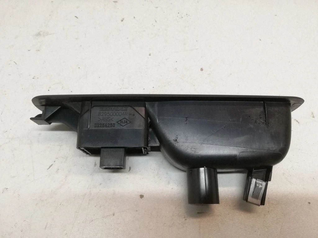 Electric window control switch 82950000R4
