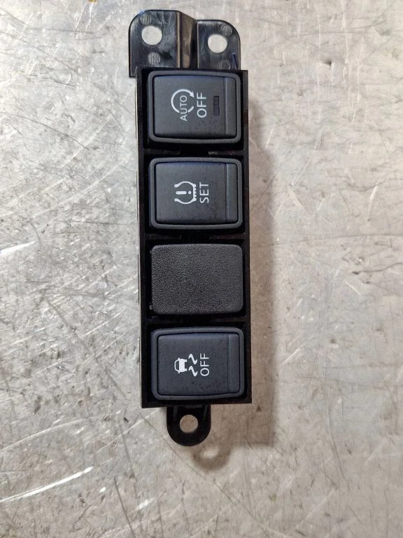 Muud lülitid / nupud / hoovad – Nissan Juke I F15 (2010-2018)