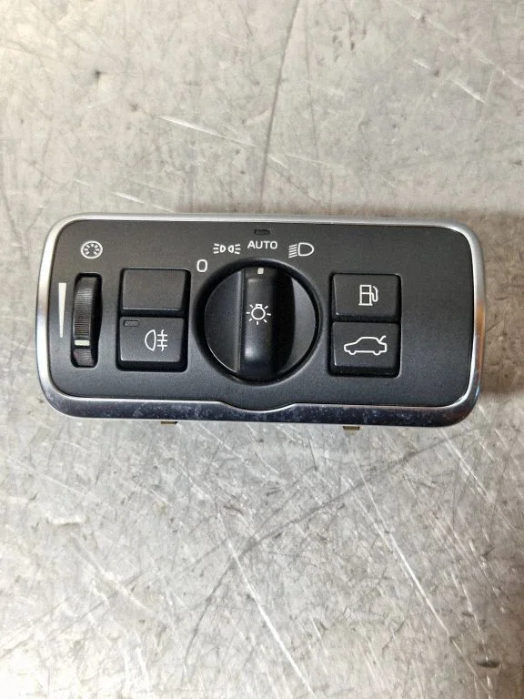 Light switch 31443839