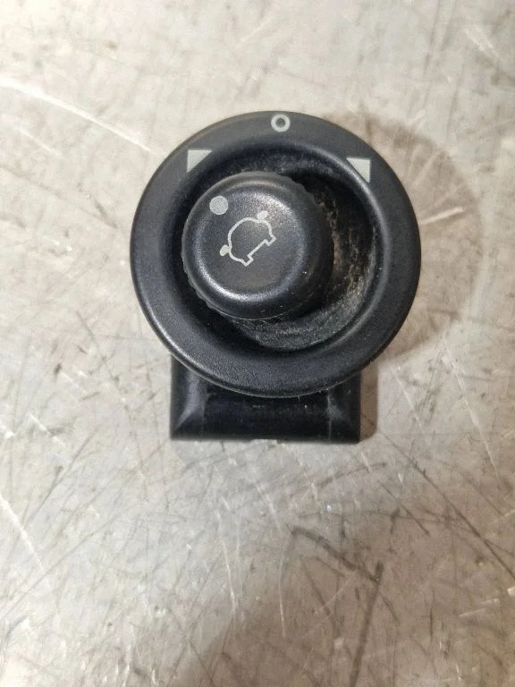Wing mirror switch 1023246600