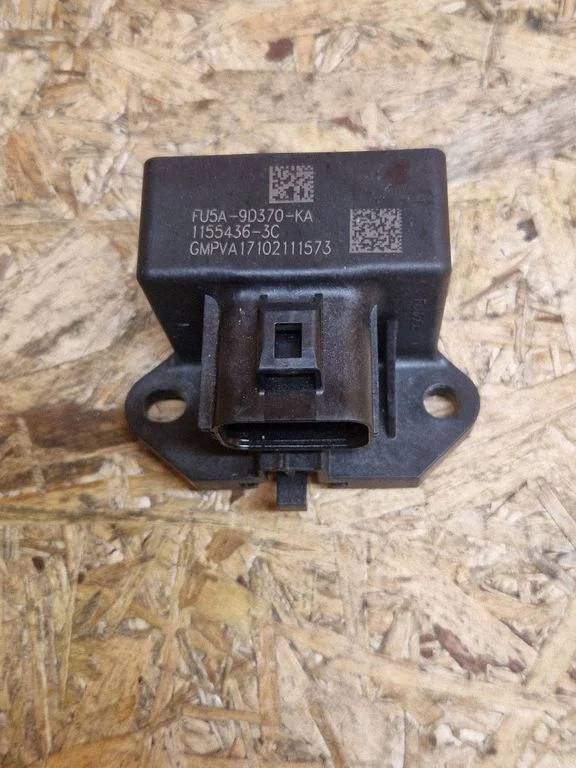 Glow plug pre-heat relay FU5A9D370KA