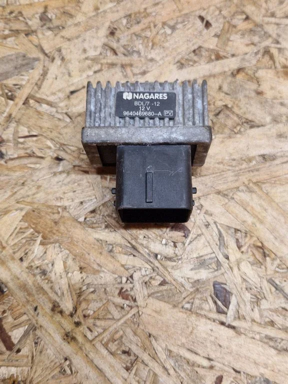 Kvēlsveču priekšuzsildes relejs 9640469680A