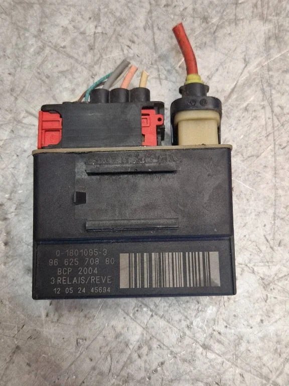Eelsüüteküünalde relee 9662570880