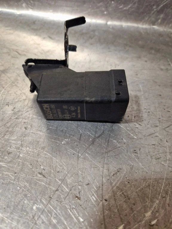 Glow plug pre-heat relay 8200798585