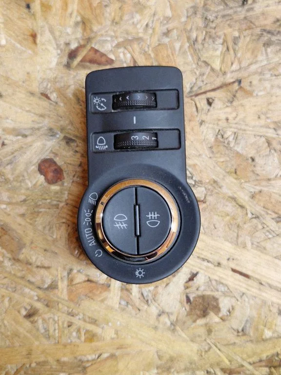 Light switch 13268702