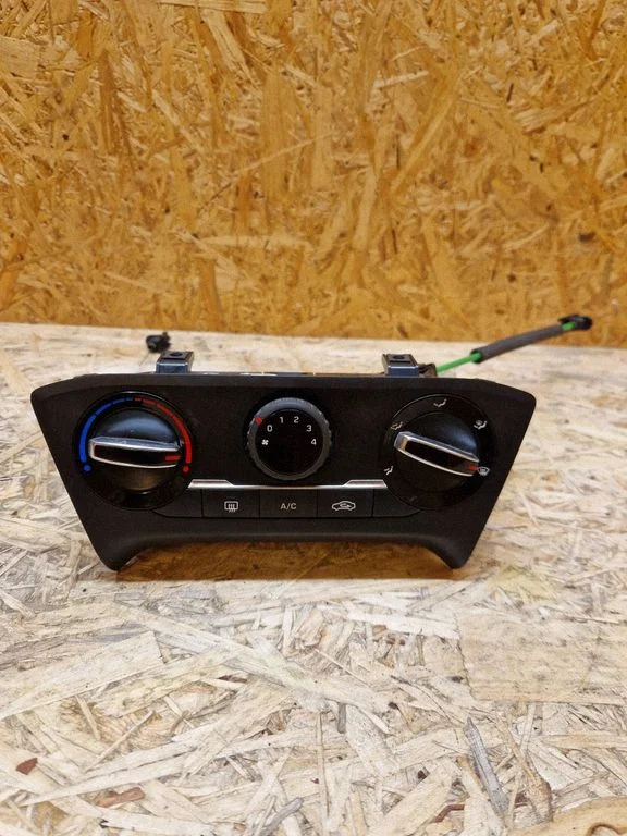 Climate control unit – Hyundai i20 Active (2016-2021)