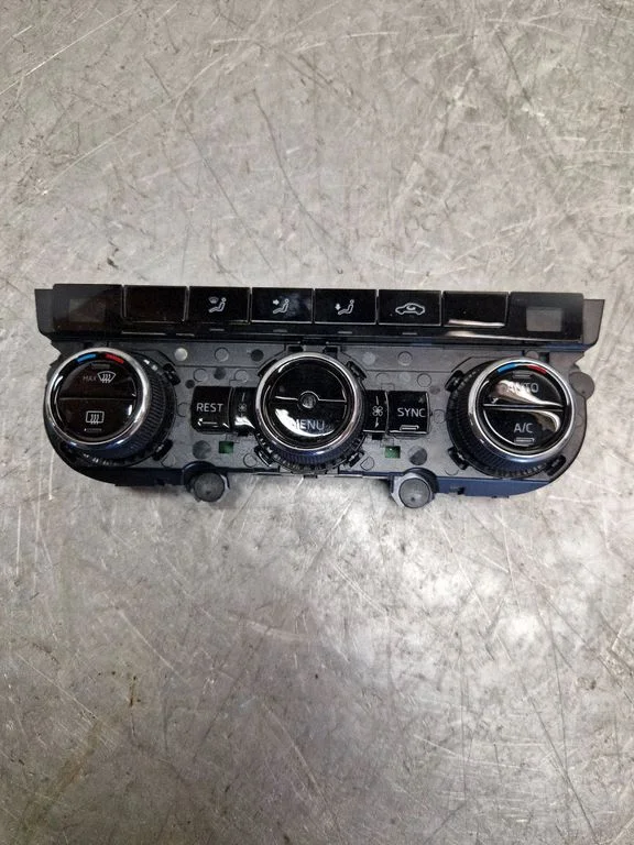 Kliimaseadme/kütte juhtplokk (salongis) – Skoda Superb B8 (3V) (2015-2024)