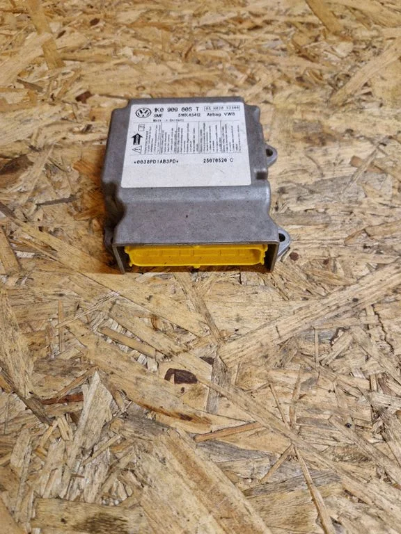 Airbag control unit/module – Skoda Octavia Mk2 (1Z) (2004-2013)