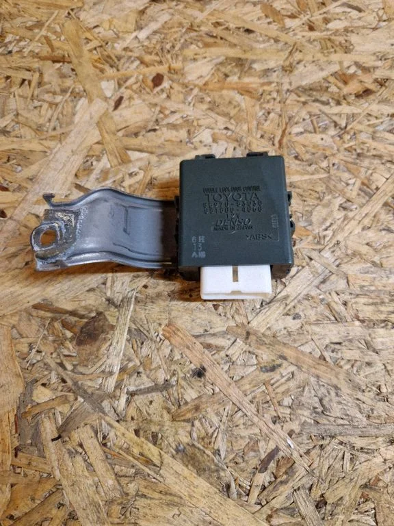 Door control unit/module – Lexus IS 220D-250-350 (2006-2013)