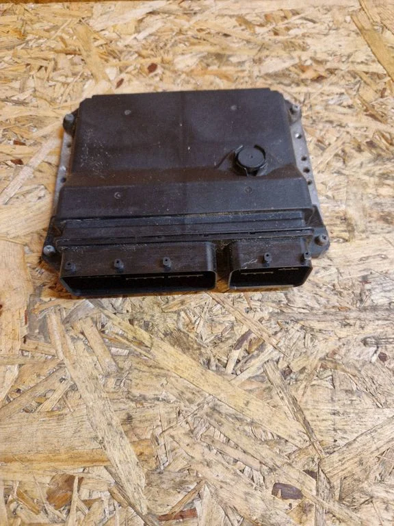 Dzinēja vadības bloks – Toyota Avensis T270 (2012-2015)
