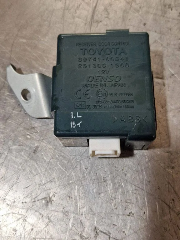 Door control unit/module – Toyota Land Cruiser (J120) (2002-2009)