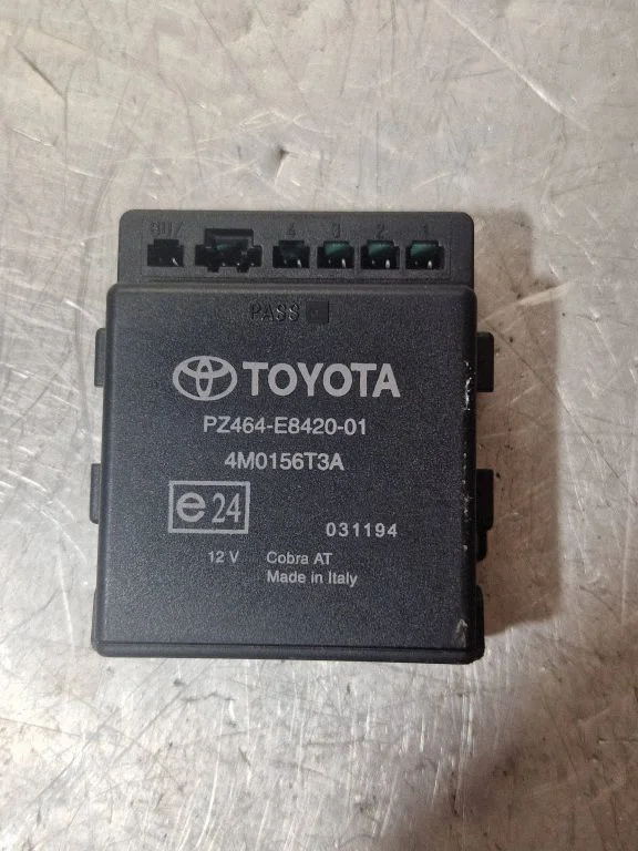 Parkimisandurite (PDC) juhtplokk – Toyota Corolla Verso AR10 (2004-2009)