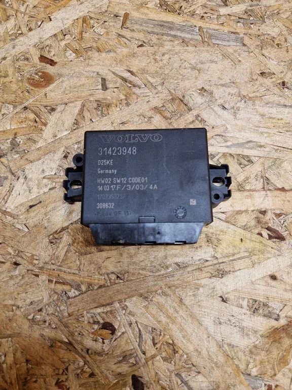 Parkimisandurite (PDC) juhtplokk – Volvo V40 (2012-2019)