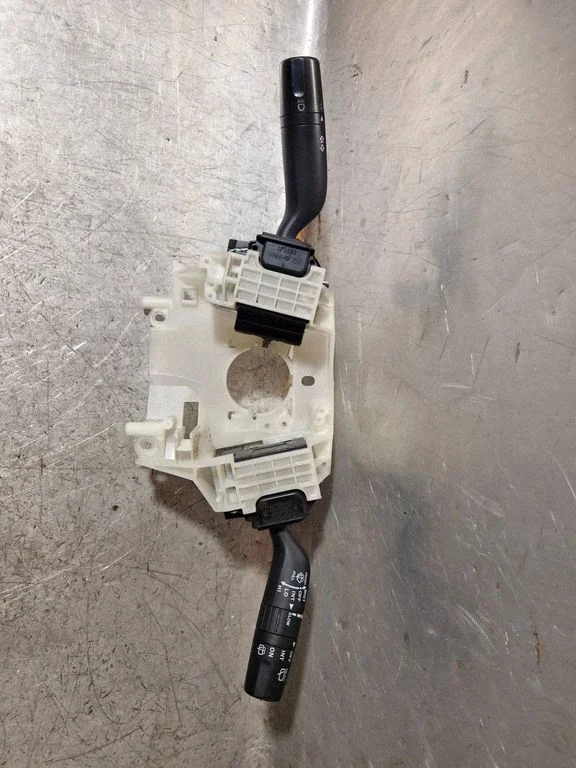 Wiper turn signal indicator stalk/switch 17G616
