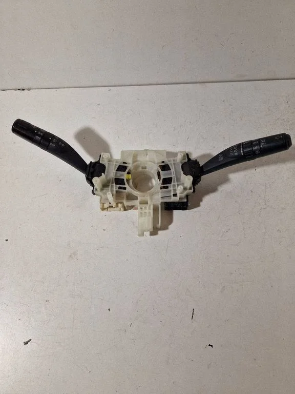 Wiper turn signal indicator stalk/switch
