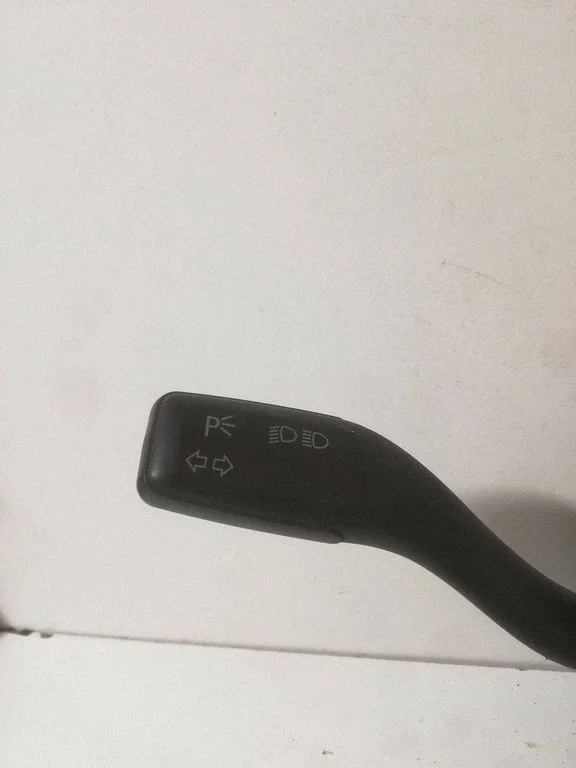 Wiper turn signal indicator stalk/switch – Audi A3 S3 8P (2003-2012)