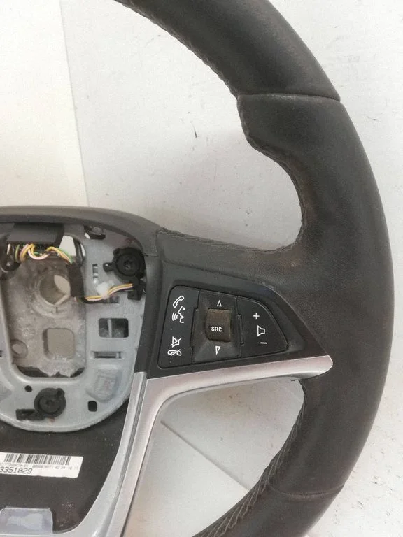Steering wheel 13351029
